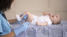 Die STIKO hat eine Empfehlung zur RSV-Prophylaxe für Neugeborene und Säuglinge ausgesprochen. (Foto: IMAGO/imagebroker)