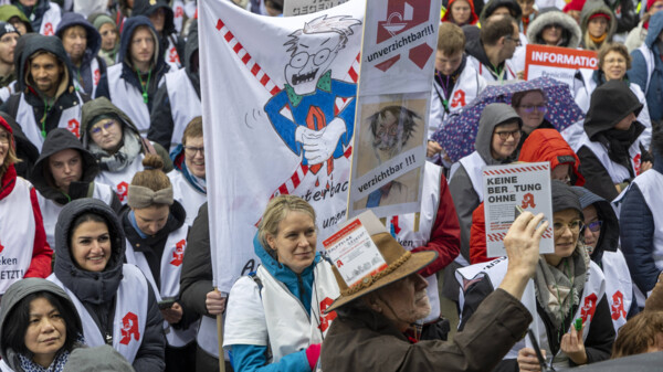 Gesundheitsminister Philippi spricht beim Apothekenprotest in Hannover 