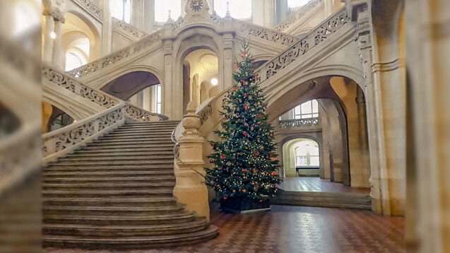 Weihnachtsstimmung im Kriminalgericht Berlin Moabit. Anfang des Jahres dürfte kaum jemand gedacht haben, dass der Prozess gegen Thomas Belllartz sich länger als ein Jahr hinzieht. (Foto: DAZ.online/ks)