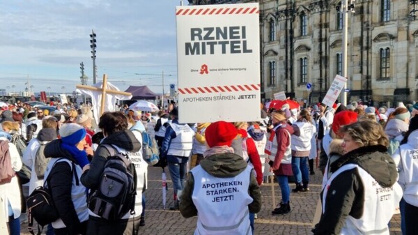 Rednerliste steht: Erfurt und Dresden bereiten Proteste vor