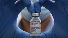 Die EMA prüft nun neben der Pfizer/Biontech-Vakzine auch den Moderna-Impfstoff gegen COVID-19 für eine Auffrischimpfung. (s / Foto: IMAGO / ZUMA Wire)
