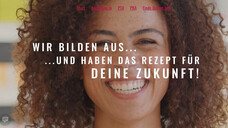 Wer auf die Website „Karriere-auf-rezept.de“ klickt, sieht das lachende Gesicht der pharmazeutisch-technischen Angestellten Hannah. (s / Foto: Landesapothekerkammer Baden-Württemberg)