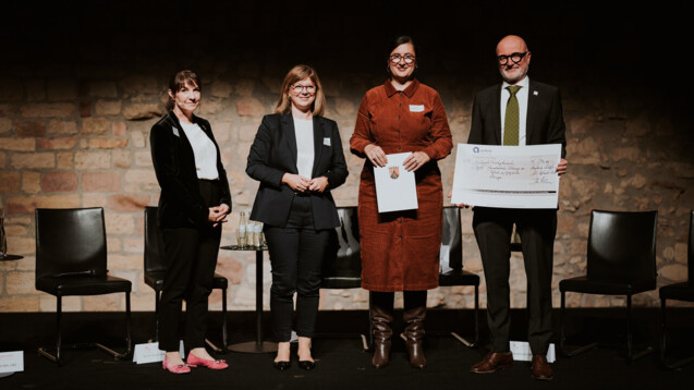 Juliane Maier-Scheunemann, Apothekerin und Vorstandsmitglied der LAK Rheinland-Pfalz, Nicole Steingaß, Staatssekretärin im Ministerium für Wissenschaft und Gesundheit, Prof. Kristina Friedland, Johannes Gutenberg-Universität Mainz, Peter Stahl, Präsident der LAKRheinland-Pfalz (v. l.).(Foto: LAK-RLP/Lars May)