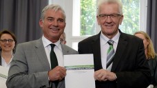 Apotheken erhalten: Der neue Koalitionsvertrag in Baden-Württemberg von Ministerpräsident Winfried Kretschmann (Grüne, links) und Thomas Strobl (CDU) bleibt gesundheitspolitisch vage. (Foto:dpa)