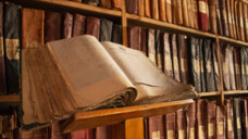 Historische Bücher können Arsenhaltige Farbpigmente enthalten &nbsp;(Foto: Sara / AdobeStock)