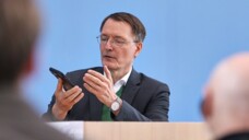 Schnell, zuverlässig und nutzerfreundlich soll die Digitalisierung durch das neue Gesetz werden, sagt: Bundesgesundheitsminister Karl Lauterbach (SPD). (Foto: IMAGO/dts Nachrichtenagentur)