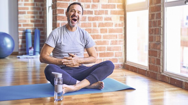 Da bleibt kein Auge trocken:&nbsp;Lachen ist als Tränenersatz geeignet. (Foto:&nbsp;Krakenimages.com/AdobeStock)