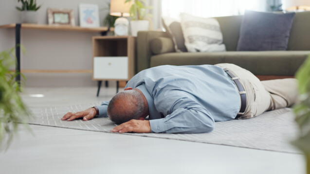 Bei schweren Hypoglykämien kann es zur Bewusstlosigkeit kommen. (Foto: Wesley / peopleimages.com / AdobeStock)