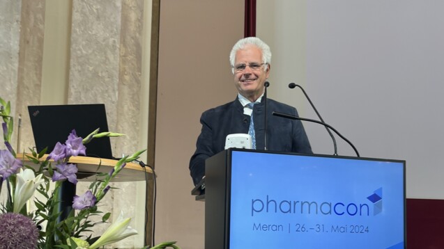 Thomas Benkert eröffnete den Pharmacon in Meran. (Foto: DAZ)