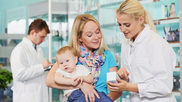 Gerade bei Verordnungen für kleine Kindern sollte darauf geachtet werden, dass ein geeignetes Präparat mit passender Dosierspritze verschrieben wurde (Foto: Kadmy/AdobeStock).&nbsp;&nbsp;