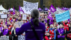 Bei der zentralen Protestkundgebung zum Apothekenstreik kamen in Den Haag tausende Menschen zusammen. (Foto: IMAGO/ANP)