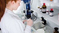 Lassen sich verschiedene Emulsionstypen mischen? Dr. Annina Bergner klärt auf. (Foto:&nbsp;Gerhard Seybert /stock.adobe.com)