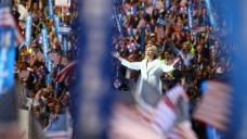 Hillary Clinton beim Nominierungs-Parteitag der Demokraten: Wie verändert sich das US-Gesundheitssystem zukünftig mit ihr – oder mit Konkurrent Donald Trump? (Foto: picture alliance / AA)