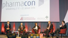 Dominique Jordan, Andreas Kiefer, Max Wellan und Maximin Liebl (v. l.) diskutieren über den Apothekerberuf. (Foto:  DAZ)