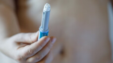 Wenn in einem Ozempic-Pen Insulin statt Semaglutid enthalten ist, kann das bei Verarbreichung lebensgefährliche Folgen haben. (Symbolbild: millaf / AdobeStock)