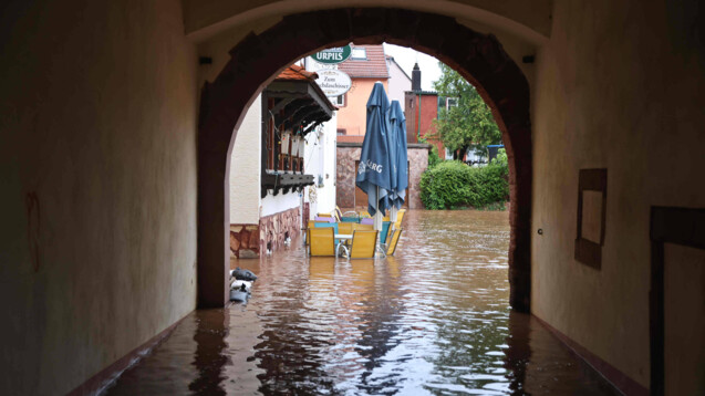 Starker Regen sorgte am Pfingstwochenende im Saarland für heftige Überschwemmungen. (IMAGO / Fussball-News Saarland)