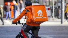 Über die Logistik von Lieferando können ab heute auch Arzneimittel nach Hause geliefert werden. (Foto: IMAGO / Hermann Agenturfotografie)