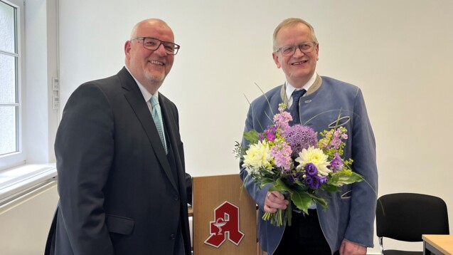 Kammerpräsident Jens Dobbert und der Vorsitzende des Landesapothekerverbands&nbsp;Olaf Behrendt bei der Kammerversammlung in Brandenburg (Foto: daz/js)