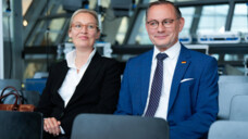 Sind auf Stimmenfang bei den Apotheker*innen: Alice Weidel und Tino Chrupalla (AfD). (Foto: IMAGO/Bernd Elmenthaler)