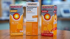 Ibuprofen- und Paracetamol-Kindersäfte sind in Apotheken Mangelware. (a / Foto: Schelbert)