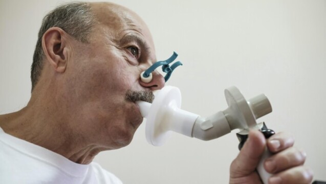 Mittels Spirometrie&nbsp;können Parameter bestimmt werden, um die Lungenfunktion zu bewerten (Foto: Viktor Koldunov/AdobeStock).