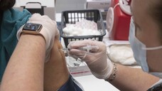 Auch Apotheker:innen sowie Tier- und Zahnärztinnen und -ärzte sollen künftig gegen COVID-19 impfen dürfen. (s / Foto: IMAGO / ZUMA Wire)