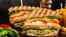 Lust auf ein Club-Sandwich? Für Personen, die sich mit dem Zunehmen schwer tun, ist es in jedem Fall ein Tipp. (Foto: George Dolgikh / AdobeStrock)