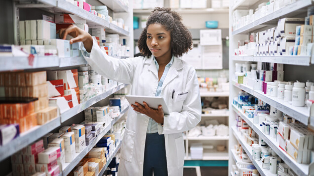 Gerade in Hinblick auf den Nachwuchsmangel sollten Apotheken junge Pharmazeuten für den Beruf begeistern. (Foto: Arnéll Koegelenberg/peopleimages.com/AdobeStock)