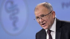 Der EU-Gesundheitskommissar Vytenis Andriukaitis freut sich über das Ergebnis fünfjähriger transatlantischer Zusammenarbeit. ( r / Foto: dpa picture alliance)