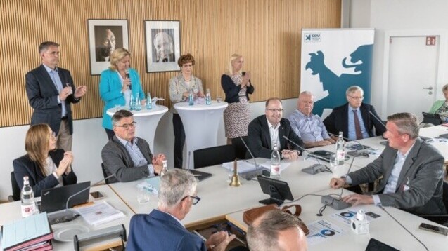 Beim Treffen zwischen Apotheker*innen und CDU-Politiker*innen im hessischen Landtag war man sich einig: Lauterbachs Pläne müssen verhindert werden. (Foto: CDU Hessen)