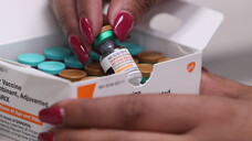 Der Humanarzneimittelausschuss der EMA empfiehlt die Zulassungserweiterung des Herpes-zoster-Impfstoffes Shingrix für ab 18-Jährige. (s / Foto: imago images / ZUMA Press)