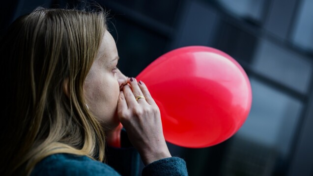 Der Rausch, der aus dem Luftballon kam: Der Handel mit &nbsp;Distickstoffmonoxid soll eingeschränkt werden. (Foto: IMAGO / Funke Foto Services)