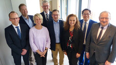 Der neue Vorstand des Landesapothekerverbandes Baden-Württemberg:(v.r.n.l.) Fritz Becker (LAV-Präsident), Patrick Kwik, Tatjana Zambo (Vizepräsidentin), Florian Becker, Dr. Thomas Fein (Vizepräsident), Friederike Habighorst-Klemm, Rouven Steeb, Simon Skopek. (s / Foto: LAV)