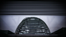 Die SPD will sich zukünftig im Bundestag für mehr Gerechtigkeit im Gesundheitswesen einsetzten. Was das für die Apotheken bedeutet, bleibt aber ungewiss. (Foto: IMAGO/phototek)