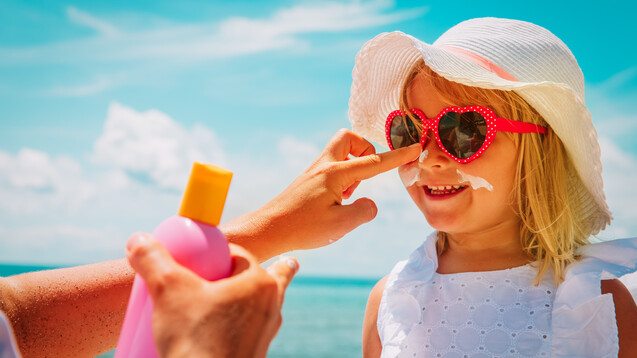 DAZ.online Spezial: Sonnenschutz: Ökotest: die beste Sonnencreme für Kinder