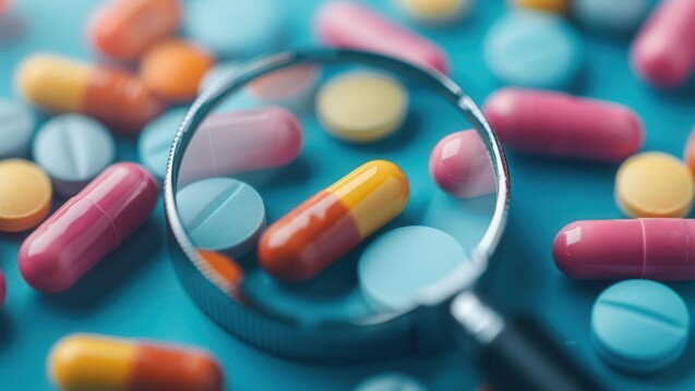 Mit dem Webinar Medikation unter der Lupe unterstützt der Deutsche Apotheker Verlag auch 2025 Apotheker:innen dabei, bei der Medikationsanalyse ihrer Patienten fit zu bleiben. (Foto:&nbsp;patcharida / AdobeStock)