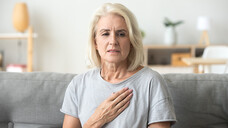 Frauen benötigen möglicherweise eine niedrigere Dosis an ACE-Hemmern, Sartanen oder Betablockern als Männer bei der Therapie der Herzinsuffizienz. (Foto: fizkes / AdobeStock)