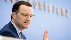 Immer mehr medizinische Fachgesellschaften kritisieren Bundesgesundheitsminister Jens Spahn öffentlich für seinen Umgang mit der STIKO. (Foto: IMAGO / photothek)